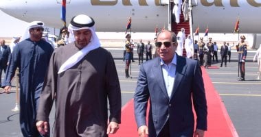 الرئيس المصري السيسي يودع رئيس الإمارات محمد بن زايد في مطار العلمين