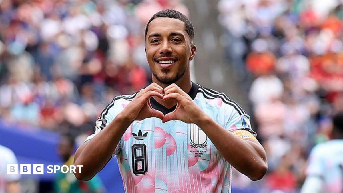 يوري تيليمانس يكمل انتقاله إلى مانشستر يونايتد مقابل 35 مليون جنيه إسترليني بعقد يمتد لخمس سنوات